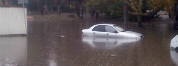 Мокрый Днепр: после дождей городские дороги превратились в реку