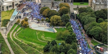 В столице Шотландии проходит многотысячный марш за независимость