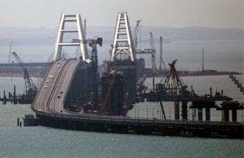 Оккупантов Путина засекли "на горячем" у Крымского моста: скандальные кадры и подробности