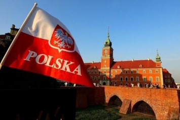 Поставили на колени и заставили съесть флаг: экс-регионал поделился неожиданной ''страшилкой'' о Польше