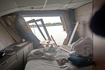 Нос в каюте. В Одесской области сухогруз врезался в немецкий круизный лайнер (ФОТО, ВИДЕО)