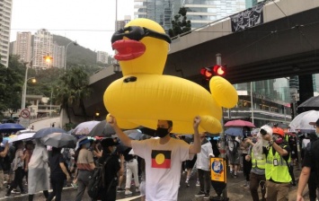 В Гонконге возобновились протесты из-за запрета масок