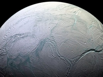 NASA обнаружило органические вещества на спутнике Сатурна