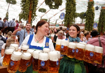 Еще один рекорд в копилку: Германия прощается с фестивалем пива Октоберфест