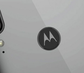 Опубликованы фото смартфона Motorola с необычным дизайном