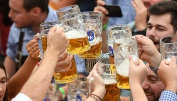 На Октоберфесте выпили на 200 тысяч литров пива меньше, чем в прошлом году