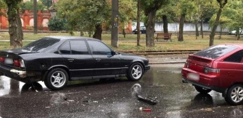 В Николаеве на скользкой от дождя дороге ВАЗ влетел в иномарку, - ФОТО