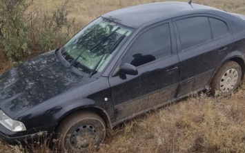 Угнанный в Геническом районе автомобиль полицейские разыскали в соседней области