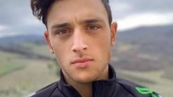 В Италии велогонщик упал в 100 метрах до финиша и умер