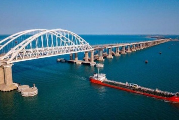 Россия с треском провалила план по Крымскому мосту: появилось нелепое объяснение