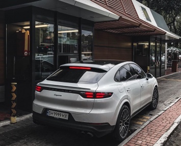 Новейший купе-кроссовер Porsche засняли в Украине