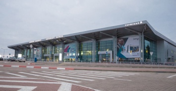 Инцидент в Харьковском аэропорту: иностранца вывели под руки