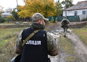 Разведение сил на Донбассе: в Золотое стянули дополнительные силы Нацполиции