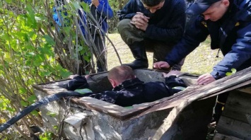 В Томаковском районе спасатели вытащили из колодца мужчину