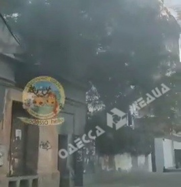 Преображенскую в Одессе окутал черный дым (видео)