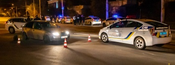 Погоня в Днепре: ночью полицейские ловили вооруженного водителя на Skoda