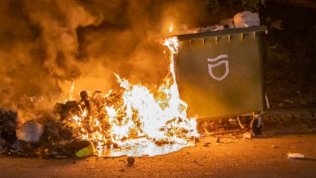 В Днепре на улице Надежды Алексеенко горели мусорные баки