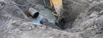 Никополь снова без воды: коммунальщики ликвидируют аварию