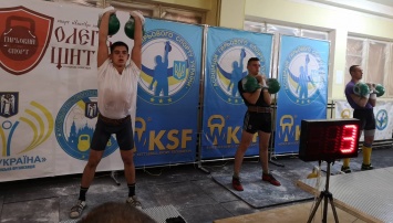 Запорожцы стали золотыми призерами всеукраинских соревнований по гиревому спорту