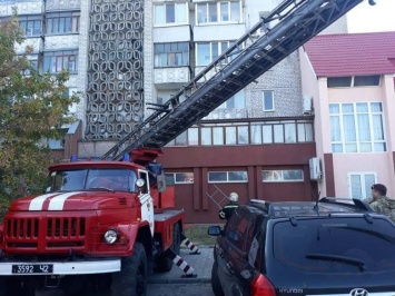 В Николаеве 6-летняя девочка чуть не упала со второго этажа, - ФОТО