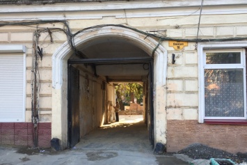 В Одессе ремонтируют внутридомовые территории