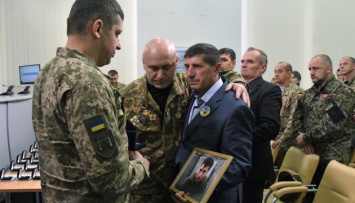 Украинских военных наградили орденом "Стальной крест непобедимых"