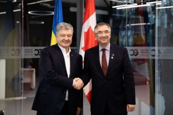 Обсудили санкции против РФ и ''формулу Штайнмайера'': Порошенко поблагодарил посла Канады за поддержку Украины