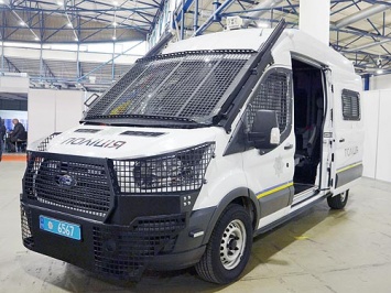 Спецподразделения украинской полиции получили антивандальные Ford Transit «Захват»