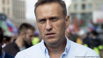 Комментарий: Путин предлагает Навальному не возвращаться в Россию