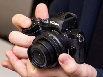 Nikon представила «карманную» беззеркалку Z50 и флагманский объектив