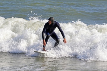 Соревнования по серфингу в Аркадии: маленькие волны, серебро "американского киевлянина", а бронза - у человека, победившего рак