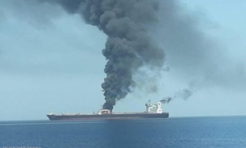 Иранский танкер в красном море был атакован двумя ракетами, - СМИ