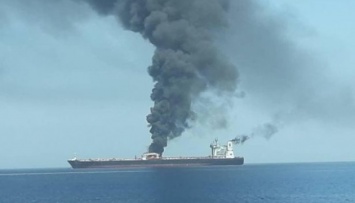 Взрыв танкера в Красном море: Иран заявляет о ракетной атаке