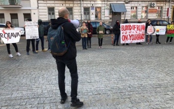 В Киеве - драка около турецкого посольства