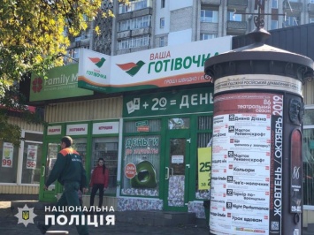 В Николаеве СБУ проводит обыски у коллекторов «Готивочки» - они обливали двери должников фекалиями