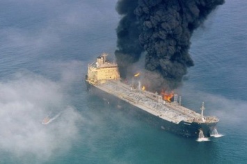 СМИ: В Красном море нефтяной танкер был атакован двумя ракетами