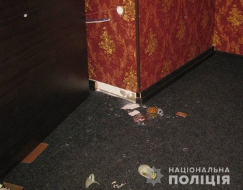 В Одессе посетитель развлекательного заведения душил и избивал администратора