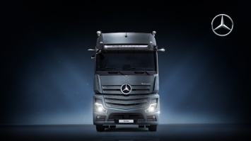 Обновленные грузовики Mercedes-Benz Actros получили камеры вместо боковых зеркал (ФОТО)