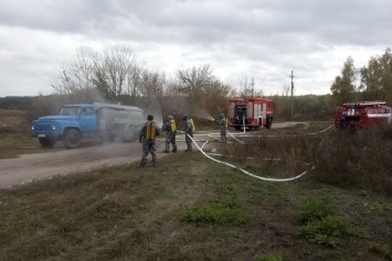 В Харьковской области опасное вещество разлилось по дороге: есть погибшие и пострадавшие (фото)