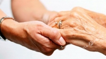 Не смогла удержаться от легкого заработка: в Одессе сиделка обворовала 94-летнюю пенсионерку