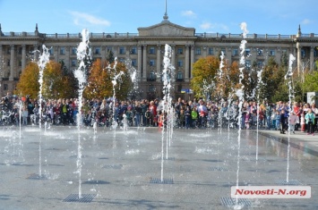 На Серой площади Николаева забили фонтаны