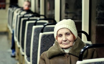 В Запорожье хотят запретить пенсионерам ездить в общественном транспорте в час пик