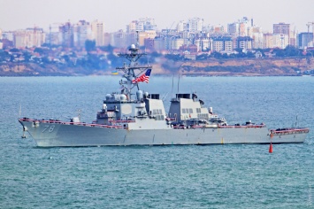 Американский ракетный эсминец "Портер" вошел в Черное море