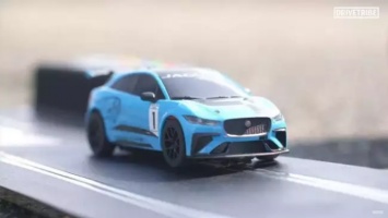 Jaguar устроили соревнования между I-Pace и его игрушечной версией (ВИДЕО)
