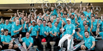 Mercedes досрочно выиграл Кубок конструкторов Формулы-1