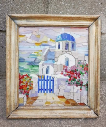 Жительница Одессы создала картину из цветного стекла и мрамора (фото)
