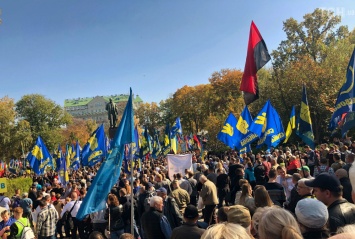 В Киеве начался марш УПА "Защитим украинскую землю!"