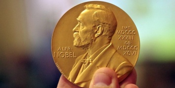 Нобелевскую премию по экономике дали за вклад в борьбу с бедностью
