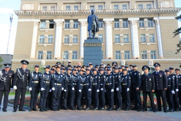 В Кривом Роге 130 первокурсников юридического института МВД приняли присягу полицейских
