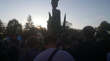 В центре Харькове прошел марш "Нет капитуляции!"